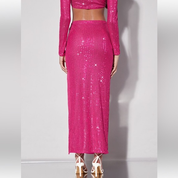 HOT PINK SEQUIN SKIRT ✨ - Picture 3 of 4